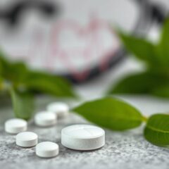 Kwas acetylosalicylowy: działanie, zastosowanie i przeciwwskazania